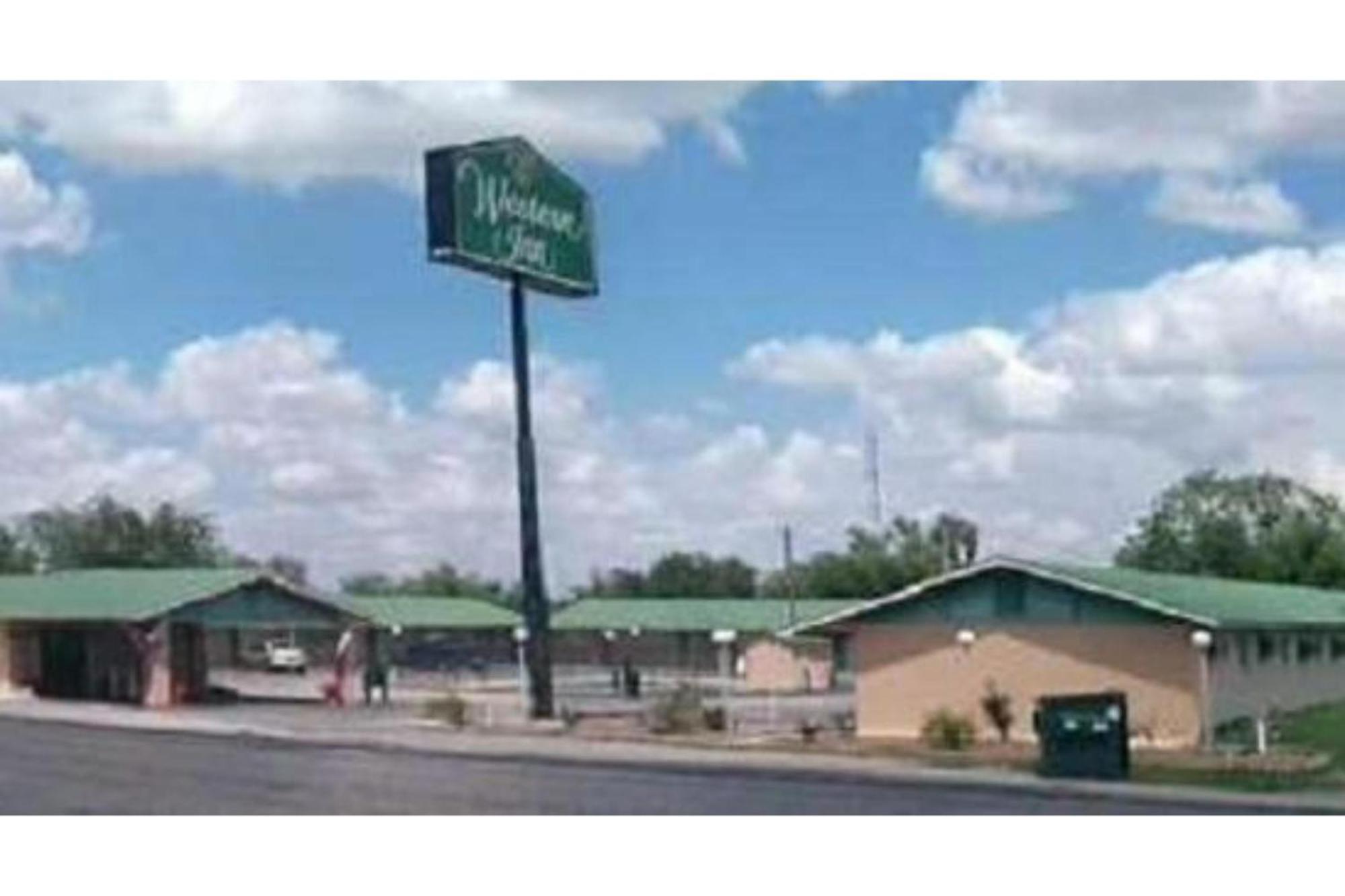 Western Inn Hamilton Exterior photo
